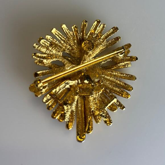 Lion Head Vintage Brooch Pin Rhinestone Eyes Statement 2" Gold Tone - Picture 2 of 3